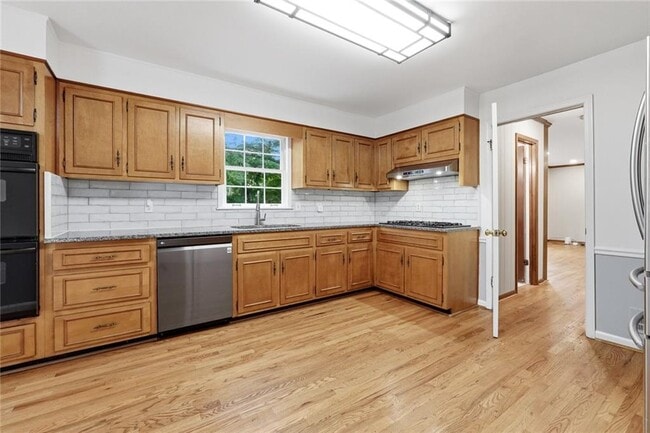 Building Photo - 3731 Dunwoody Club Dr