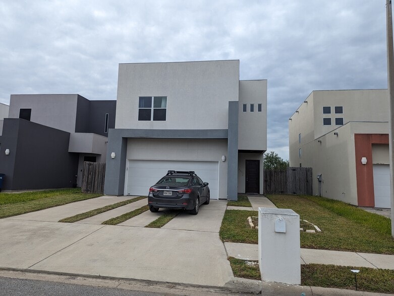 Primary Photo - 5211 Shalom Dr