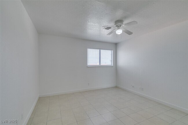 Building Photo - 6987 Mendon Ln