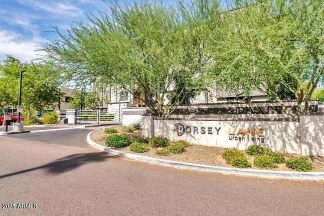 Building Photo - 2090 S Dorsey Ln