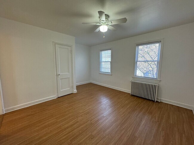 Building Photo - Ideal 1 Bed 1 Bath Unit with Fenced Yard I...