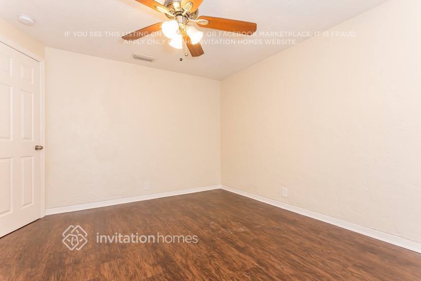 Building Photo - 4315 19th Ave W