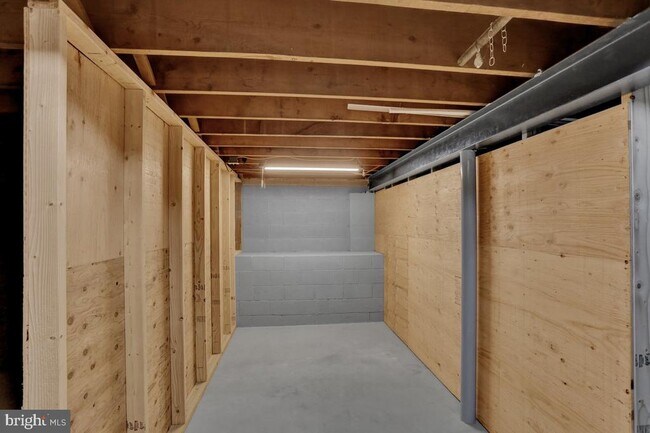 Building Photo - 933 N Hanover St