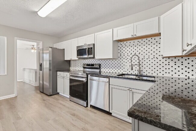 Building Photo - Spacious 5-Bedroom Retreat with 2.5 Baths in Saint Pauls – Your Dream Home Awaits!