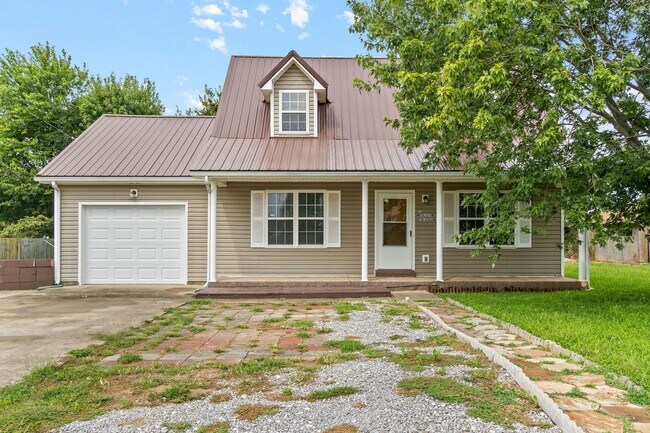 Building Photo - 685 Artic Ave