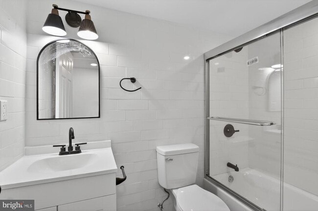 Building Photo - 712 N American St