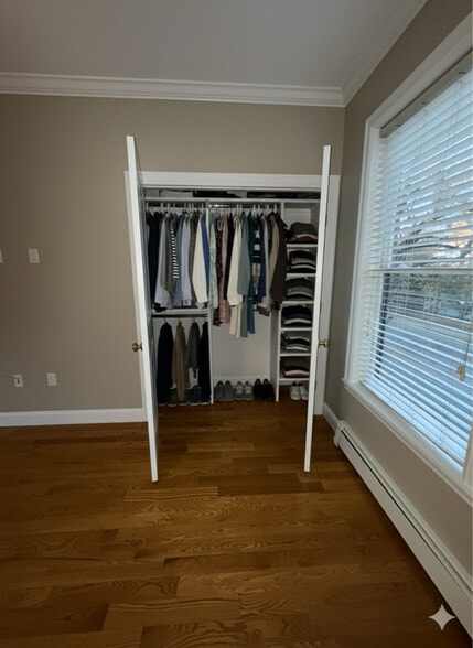 Building Photo - 150 S 6th Ave