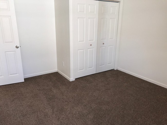 Building Photo - New 3 bed/1 bath duplex for rent!