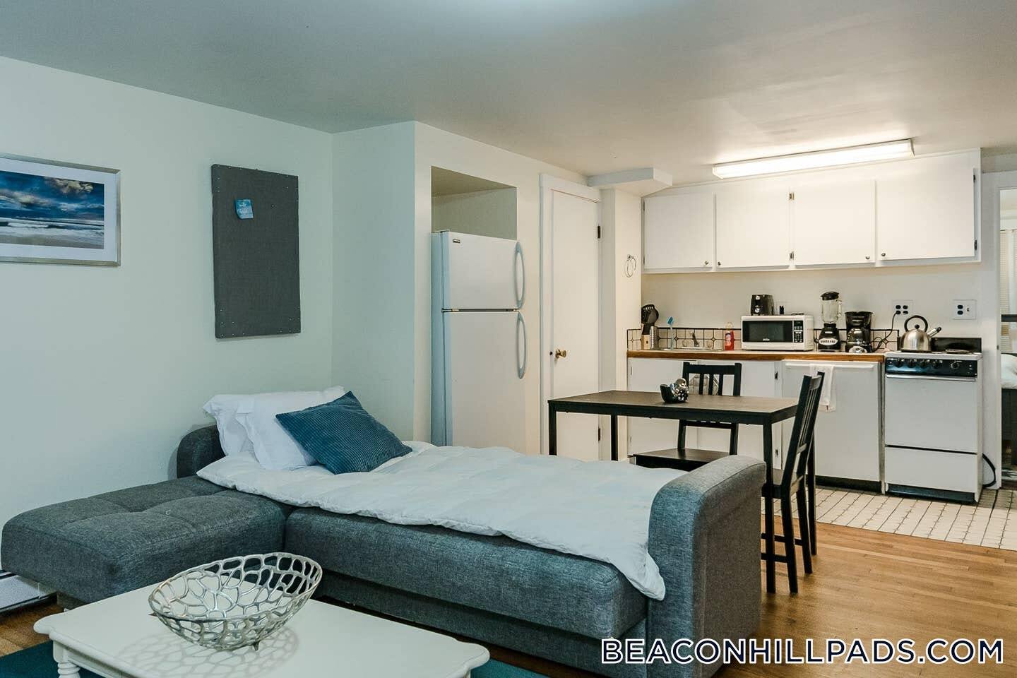 Building Photo - 72 Revere St