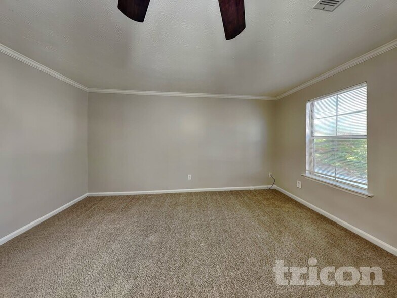 Building Photo - 5625 Longbow Dr