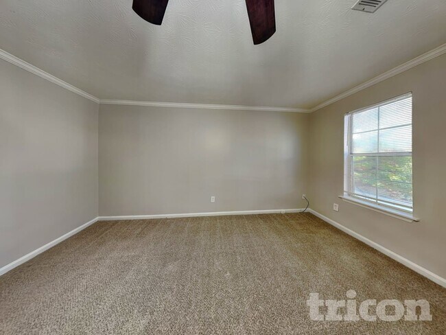 Building Photo - 5625 Longbow Dr