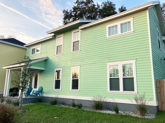 Building Photo - Porter's Parkside - 4 Bedroom, 4 Bathroom ...