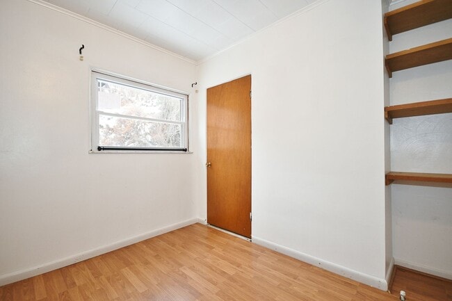 Building Photo - South Side 3BR - Simple, Solid, Ready