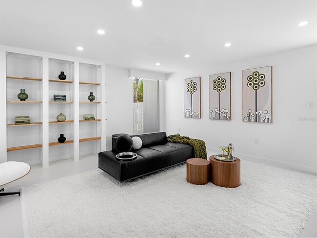 Building Photo - 7647 Sanderling Rd