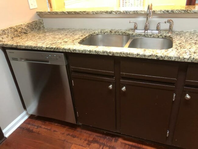 Building Photo - 2022 River Heights Walk SE