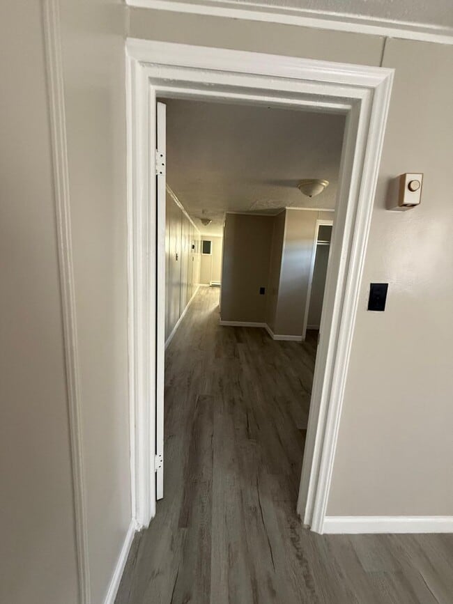 Building Photo - Cohen St.