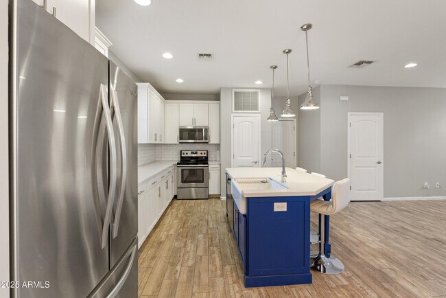 Building Photo - 714 E Boca Raton Rd
