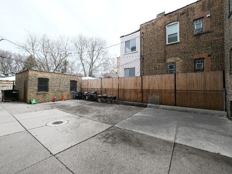 Building Photo - 1764 W North Shore Ave