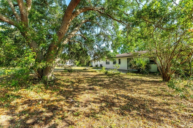 Building Photo - 2160 Fairlane Dr