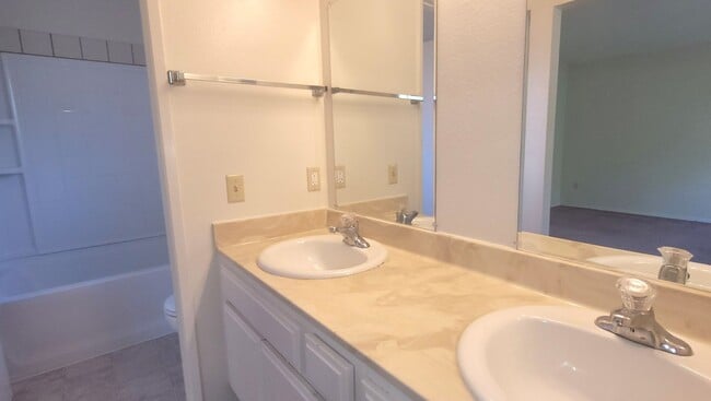 Building Photo - Penasquitos Bluffs East in San Diego