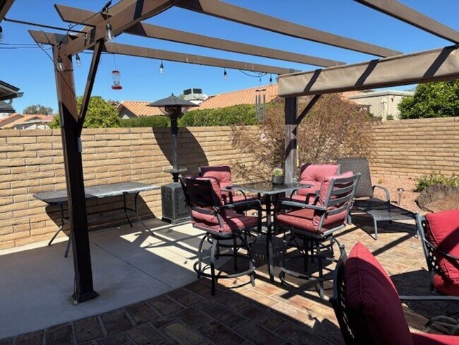 Building Photo - Lovely Updated 2bed/2bath Home in desert landscape of 45+ Active Adult Community of Leisure World...