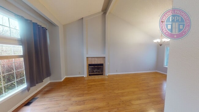 Building Photo - Beaverton / Stylish Open Floor-Plan - 5 Bedrooms, 3 Car Garage, Central Air