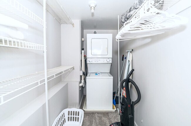 Building Photo - 127 Greyrock Pl