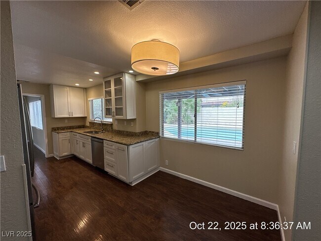 Building Photo - 2341 Moorpark Way