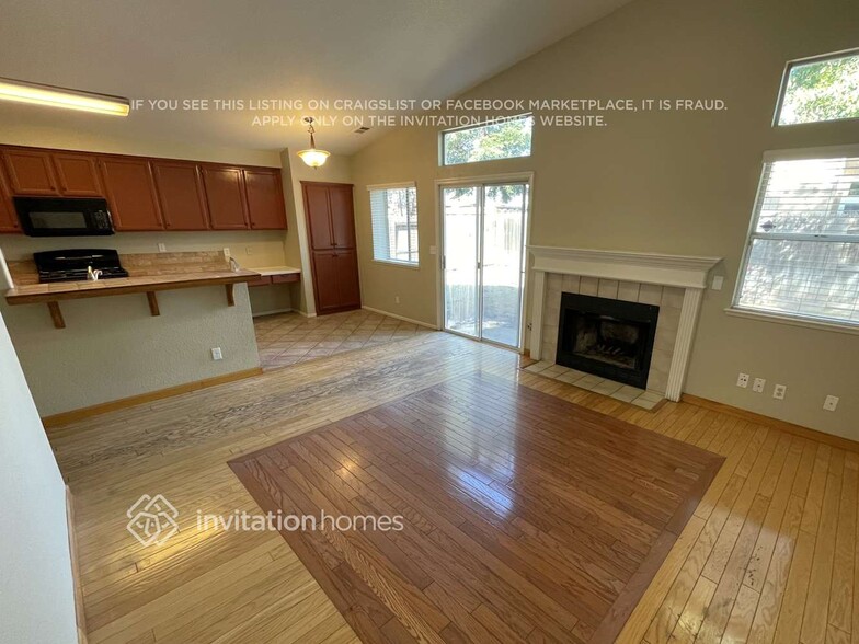 Building Photo - 2134 Jayhawk Dr