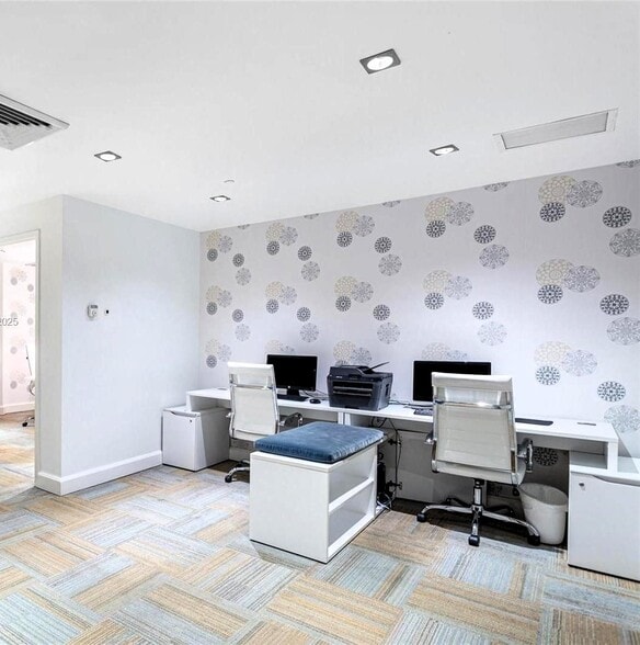 Building Photo - 951 Brickell Ave