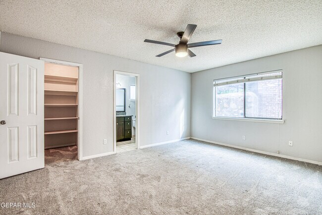 Building Photo - 853 El Parque Dr