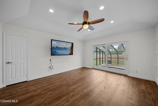 Building Photo - 561 Walter Ave