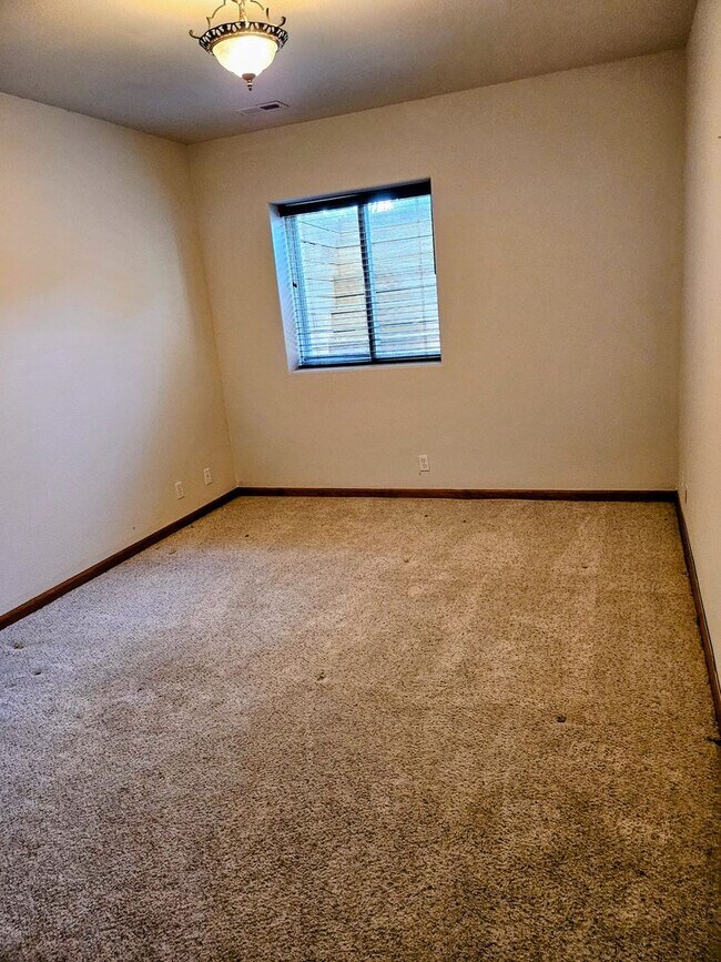 Building Photo - ALL PROSPECTIVE TENANTS MUST SUBMIT A $58 ...