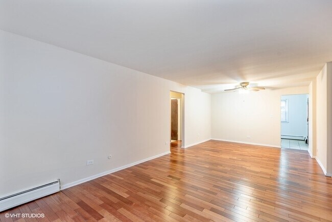 Building Photo - 1322 W Lunt Ave