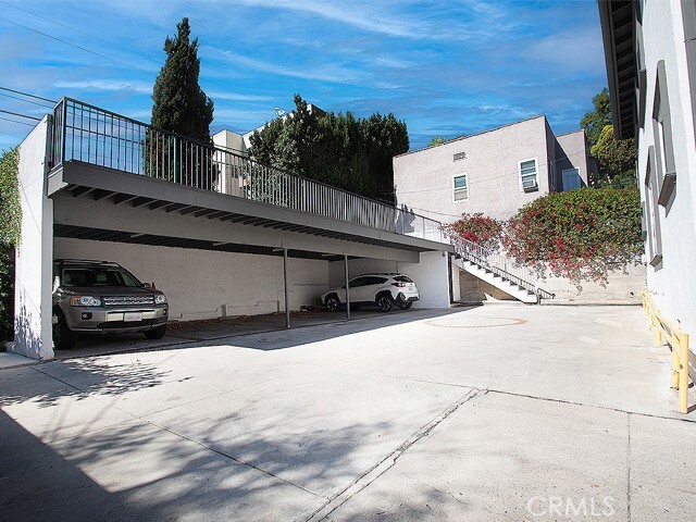 Building Photo - 2027 Vista Del Mar Ave