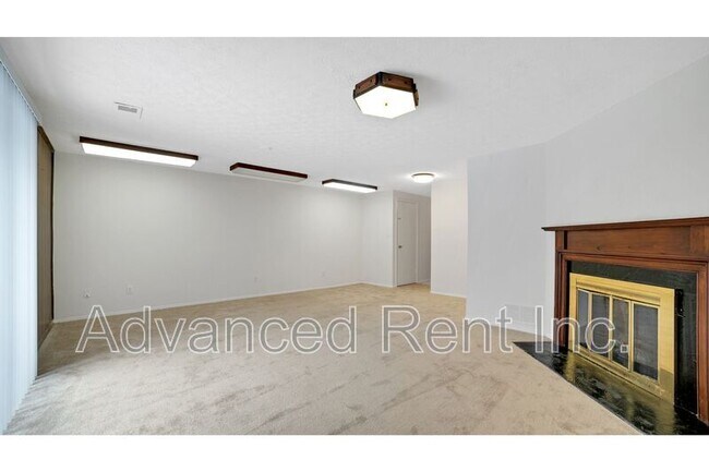 Building Photo - 10 Watkins Glen Ct