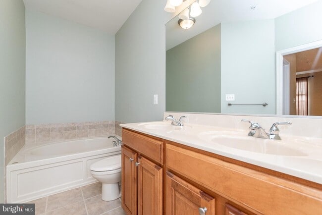 Building Photo - 415 Granville Ct