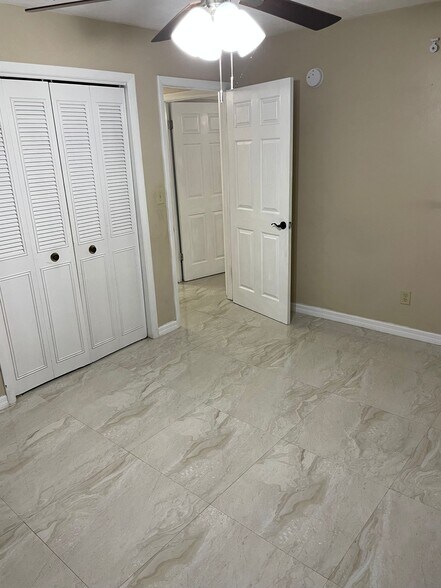 Building Photo - 1704 NW 39th Ter