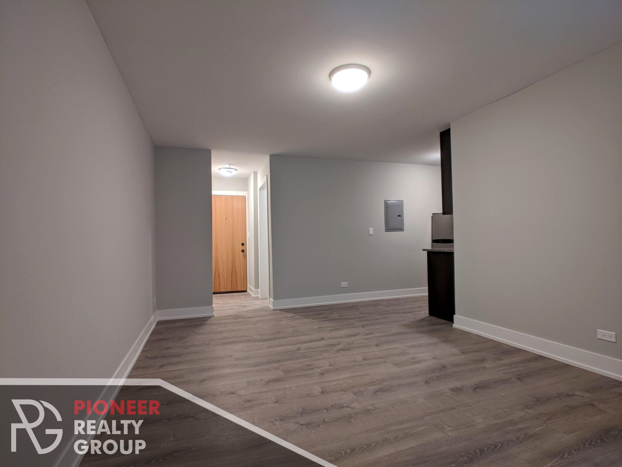 Building Photo - 542 W Surf St