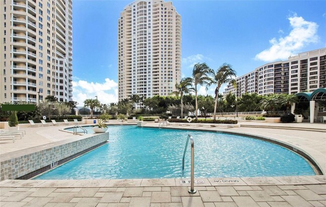 Building Photo - 888 Brickell Key Dr