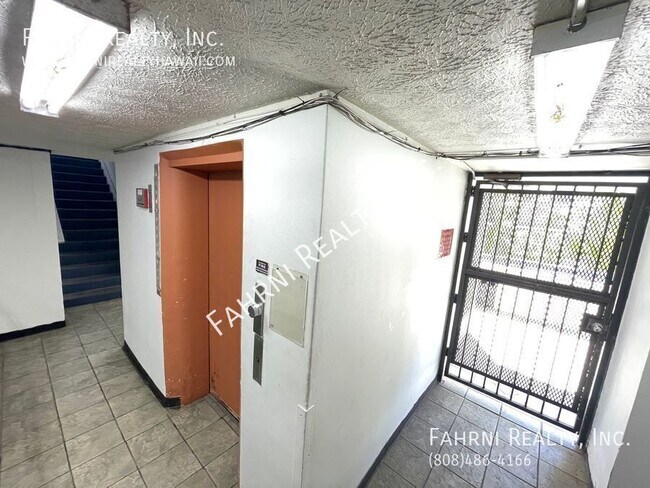 Building Photo - 2509 Ala Wai Blvd