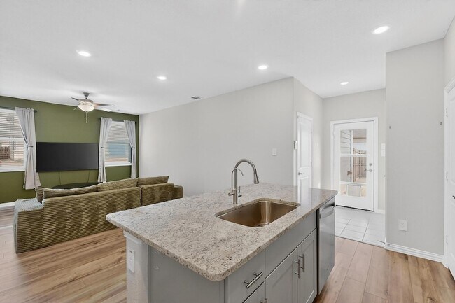 Building Photo - 2927 Brittlebush Dr