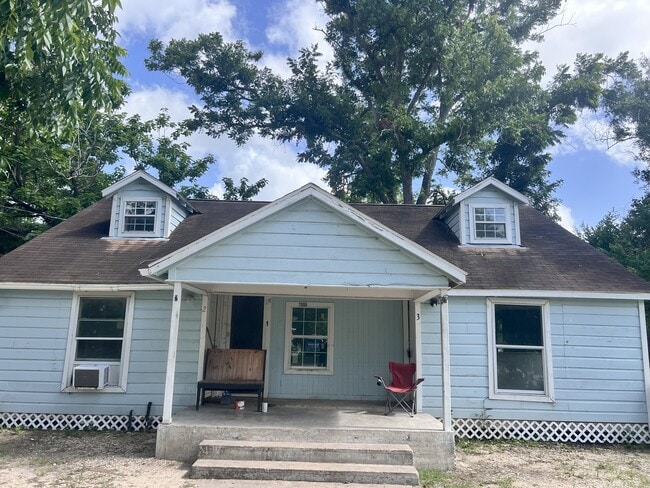 Building Photo - 2006 Grace St