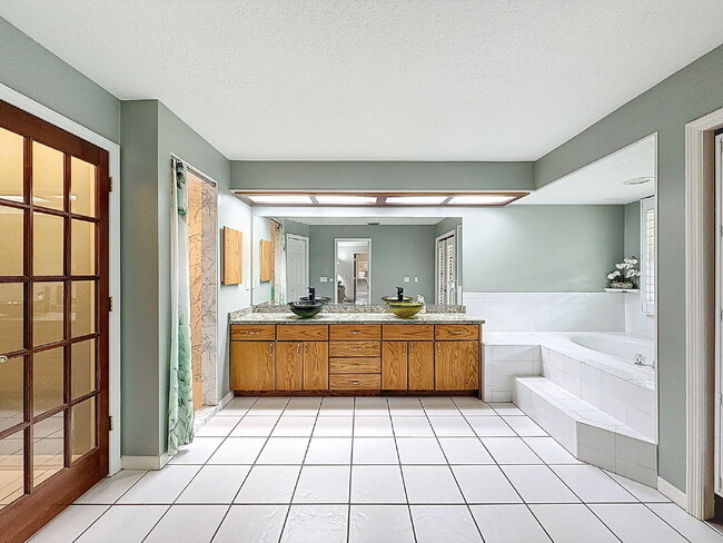 Building Photo - 1055 Riverside Ridge Rd