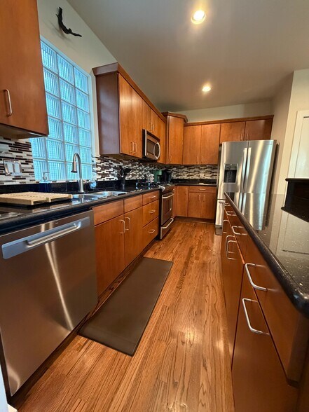 Building Photo - 5810 Darling St