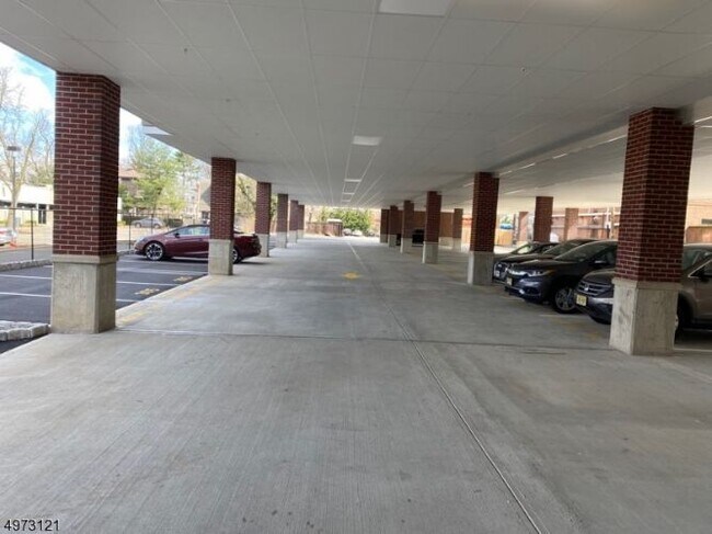 Building Photo - 190 South St