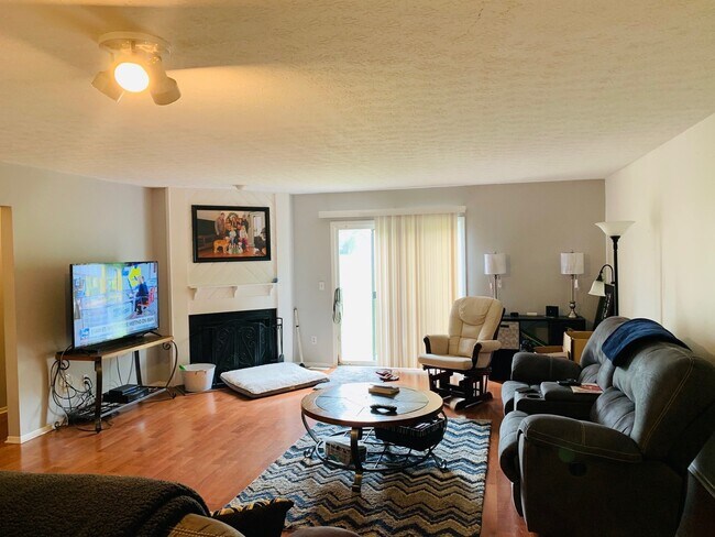 Building Photo - 1290-1292-1292 Gatwick Ct