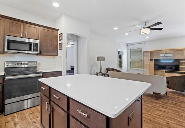 Building Photo - 732 Fortrose Ter