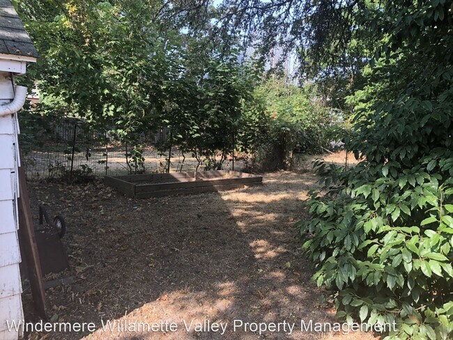 Building Photo - 3 br, 1 bath House - 513 NW 30th Street