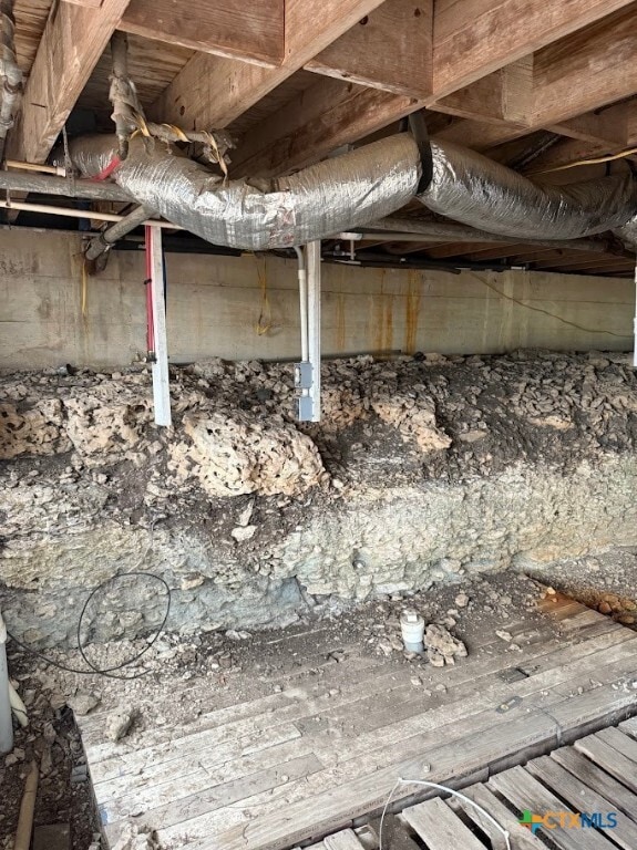 Building Photo - 827 Contour Dr